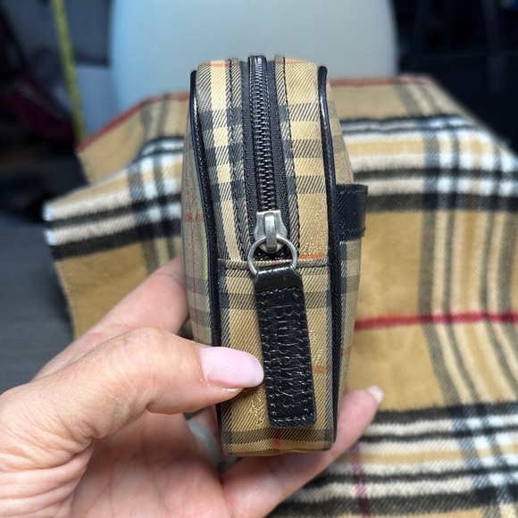Burberrys VINTAGE Beige and Black Plaid Pouch - Picture 3 of 7